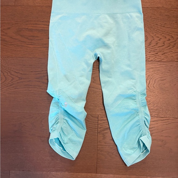 Ivivva by Lululemon aqua girls crops sz 12 with rouging new - Picture 3 of 4